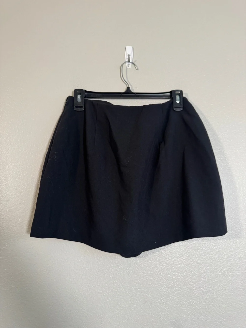 Abercrombie & Fitch Scarlett Mini Skort Ultra High Rise Curve Love in Black - M